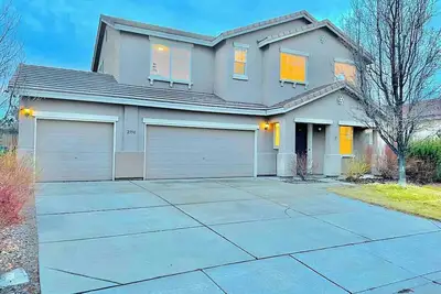 Image de Gorgeous S Reno 5bd W7TVs /Sleeps18/13 Beds/SuperFAST Wifi