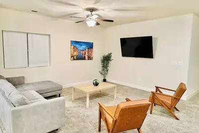 Image de New House Furniture 5tv/Sleeps13