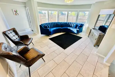 Image de Triplex in Great Neighborhood/6 Br/10TVs/Sleeps 23