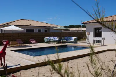 Image de Villa contemporaine Piscine Jardin de 900 m2 - Idéale pour Ete et We de mai/juin