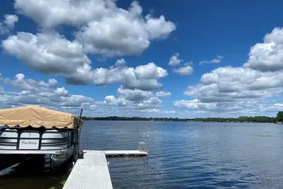 Image de Beautiful Lake Manuella home, perfect for families! Relax, fish, swim, boat.