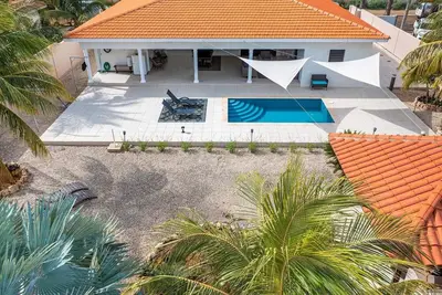 Image de Kas Sinku – A lovely holiday home close to southern dive and surfspots - 1-5 persons.