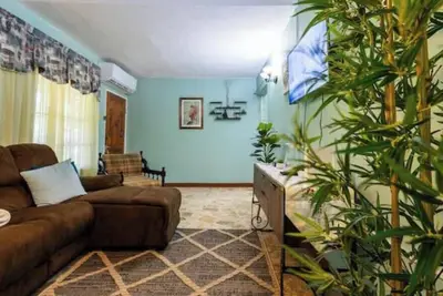 Image de Poinciana Place 12 pm checkin /out 20 min Kingston