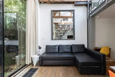 Image de Architect's duplex loft in the heart of the Marais with outdoor patio