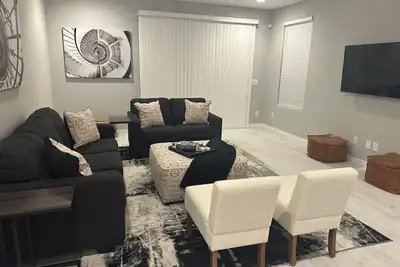 Image de Kick back and relax in this calm, stylish space we called The Lion’s Zen!