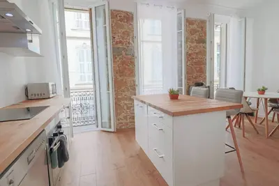 Image de Cozy 1-bedroom apartment with WiFi, Ac in beautiful Antibes Old Town