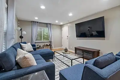 Spacious 4br/4ba/4cargr Retreat