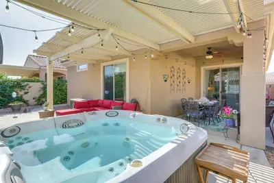 Image de Pet-Friendly Indio Home w/ Hot Tub: 55+ Community