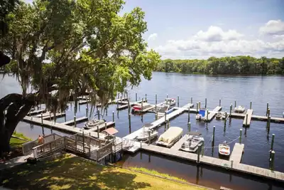 Image de Enjoy sunsets on the St. Johns River- Waterfront Property with boat slip!