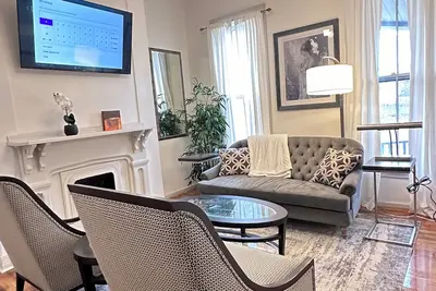 Image de Unbelievably Beautiful Townhome \n2 Min Downtown\n5 Min, Ohio State U So Romantic ❤️