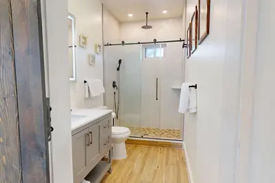 Image de Beach House: Pool, Boardwalk, 1 Min to Beach