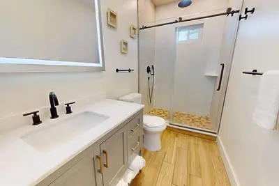 Image de Beach House: Pool, Boardwalk, 1 Min to Beach