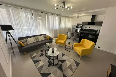 Image de Appartement contemporain 4 pers balcon Gratte-ciel Villeurbanne