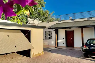Image de Panoramic villa between sea and lake