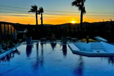 Image de Sunken seated fire pit villa!