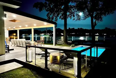Image de Lake front estate on Paw Paw Lake in Watervliet, Michigan.
