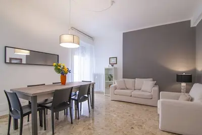 Image de Appartamento con 3 camere e terrazzo a 500 mt dalla stazione