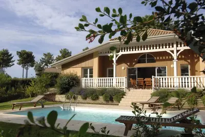 Image de Villa spacieuse + piscine | À 3, 5 km des plages