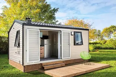 Image de Mobil-Home Premium 20m² (1 chambre) + Tv + Terrasse couverte + Lv 2 personnes