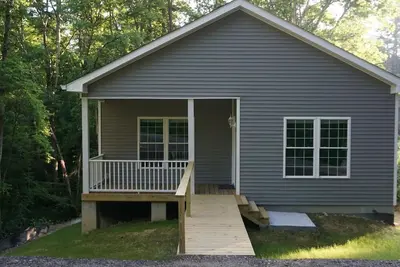 Image de Country Feel, City Appeal, 2 Bedrooms, 2 Baths, Accessible, Close to Asheville