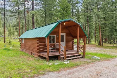 Lost Horse Lodge – Double Queen Cabin