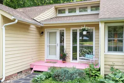 Image de Charming and Spacious Home in a Quiet Neighborhood