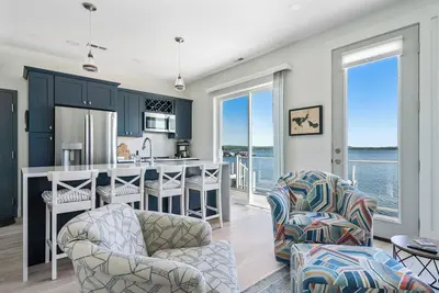 Image de Boathouse Bliss Condo on Crooked Lake