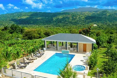 Image de \"Couples - Unforgettable Vacation Villa\" with a beautiful majestic view!