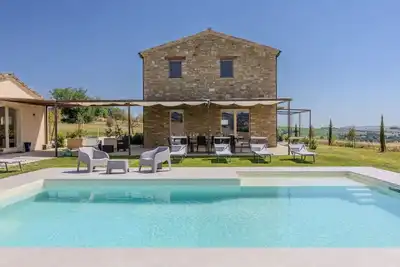 Image de Stunning villa with pool in the hills, halfway between the sea and the mountains
