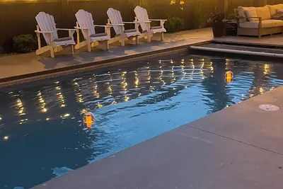 Image de Beautiful home located in Kelownas most upscale neighbourhood