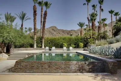 Image de Single Story, Garage Parking, Great Location With Easy Freeway Access to Anywhere in the Valley!