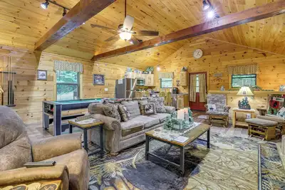Image de Cabin w/ Private Hot Tub ~ 7 Mi to Pigeon Forge!