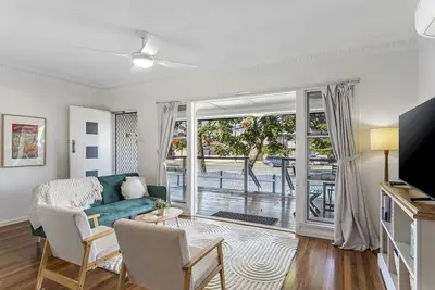 Image de Beachside 3-Bed family Home with Parking & Veranda