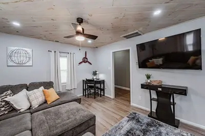 Image de Aviation Haven: 5 Mins to Ric, Ready for Takeoff!