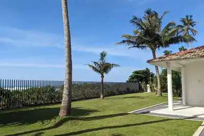Image de Lace House - stylish beach villa with surf access. pool and full staff