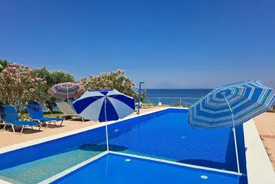 Image de Simple holiday flat by the sea with pool in Ilia, Peloponnese, Greece