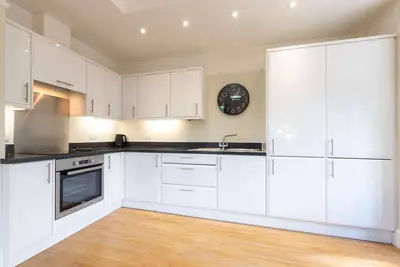 Cozy 2br Apt w/ Modern Amenities