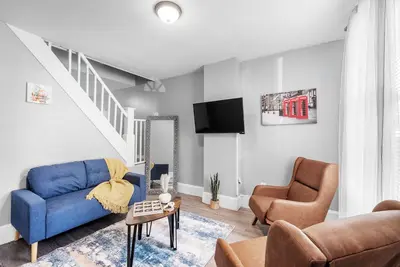 Image de Bright Corner Flat near Transit and  Trails