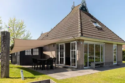Image de Comfortable 4-person bungalow by the water