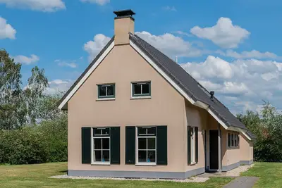 Image de Detached 9-person bungalow