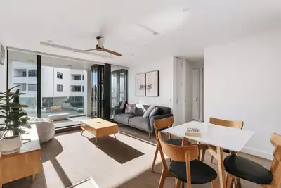 Image de Hotspot Hangout - Charming 2-Bedroom, 2-Bathroom Mount Maunganui Apartment, Steps from Pilot Bay and the Main Beach, Balcony, Near Cafes & Ocean Boardwalk