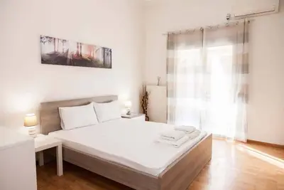 Image de Comfortable City Escape near Niarchos Park
