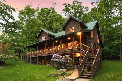 Image de New Listing! New 7 Person HotTub & Grill\nFirePit 2 Arcades 9 Minutes to Wisp!