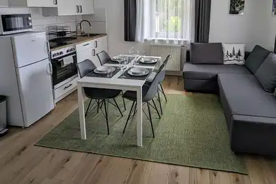 Image de Upstairs, 2 Bedrooms Apartment - small room with 2 single beds