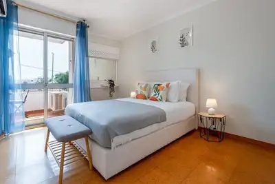 Comfy 3 Bdr Flat W/ Pool & Balcony by LovelyStay
