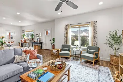 Image de Spacious Bdrms ~ Sleeps 8 ~ Near Acu ~ Summer Savings ~ Pond ~ Playground ~ Pets