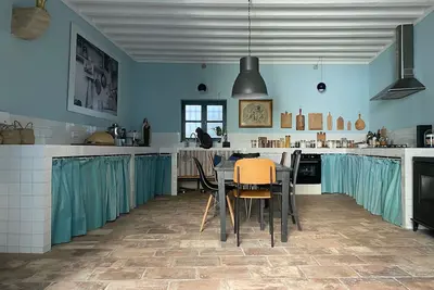 Image de Maison de maître du Xvii en centre-ville à 25 minutes des principaux sites.