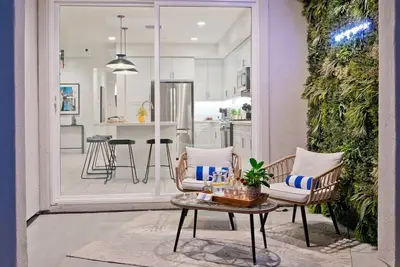 Luxe Lakefront Dream Villa: Heated Saltwater Pool