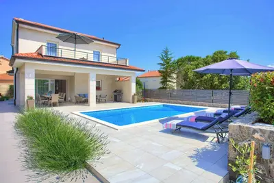 Image de Villa avec piscine pour 8 personnes