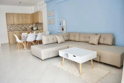 3 minutes to the beach! Family-friendly 2br apartment in the heart of Saranda